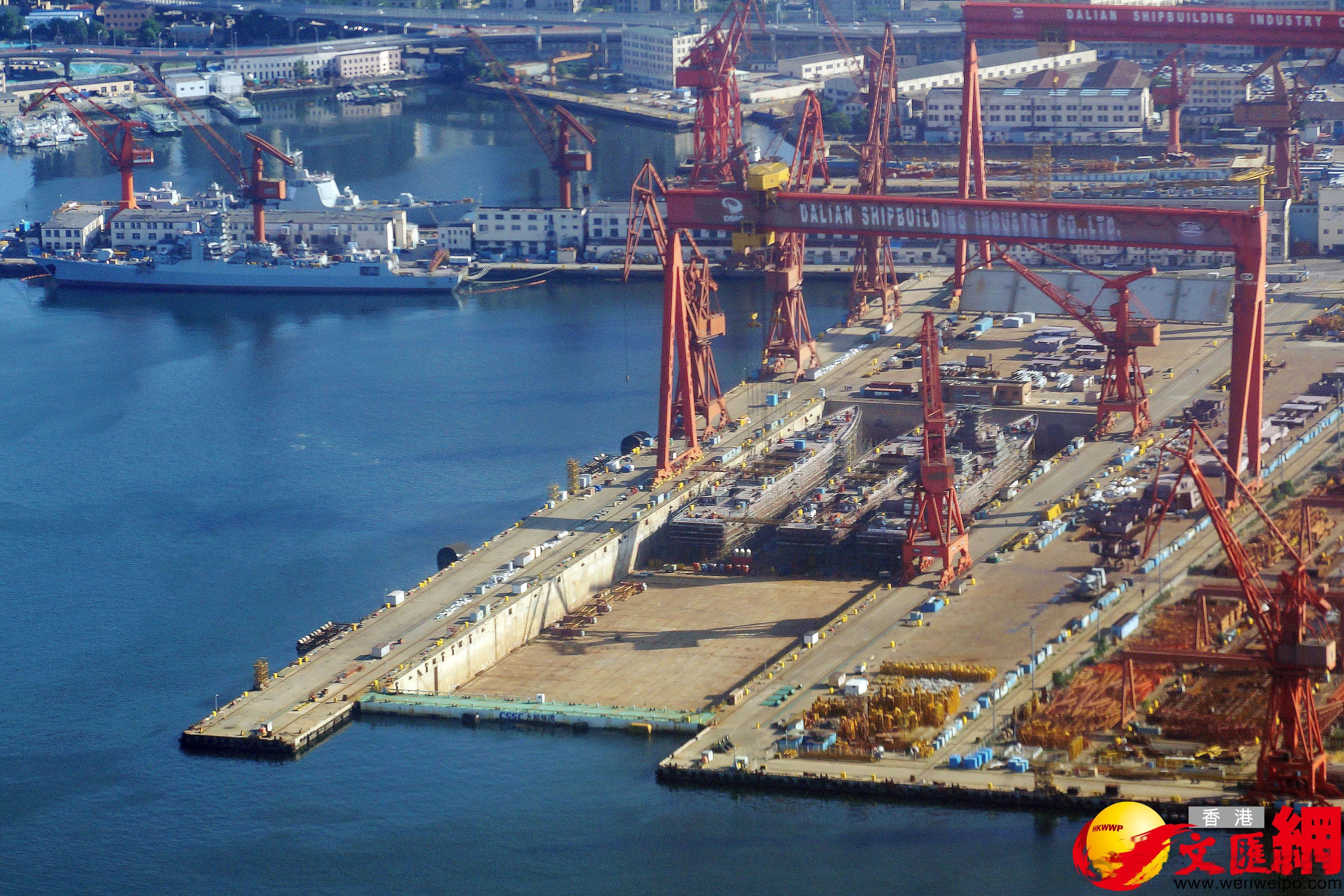 “达利安造船厂”一坞5舰最新图来了！根据“香港文汇网”发布的6月30日最新航拍现
