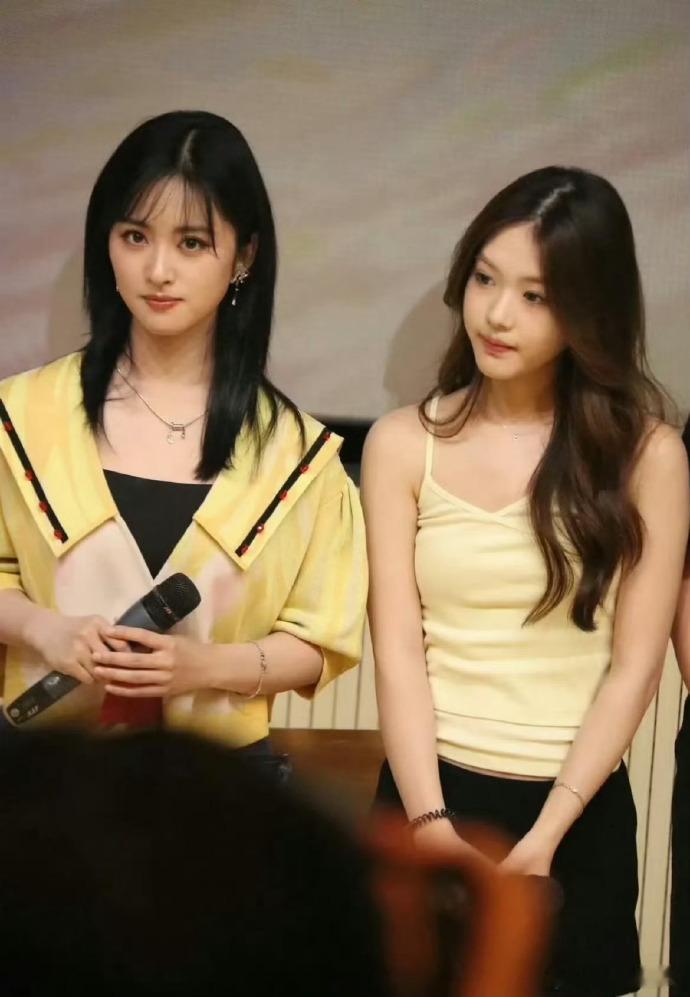 沈月绝非普通女子，一旦比较便显得更加出众美丽。 ​​​