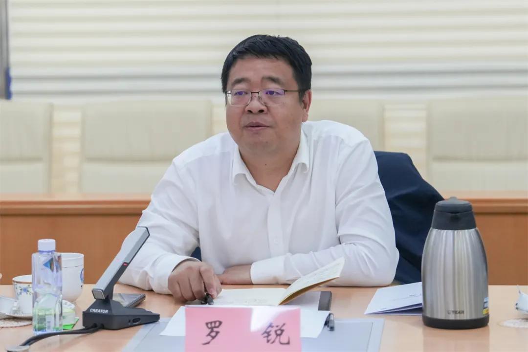 中国电信又一个非常年轻的省公司总经理上任，估计是第三个80后的二级正职。
近日，