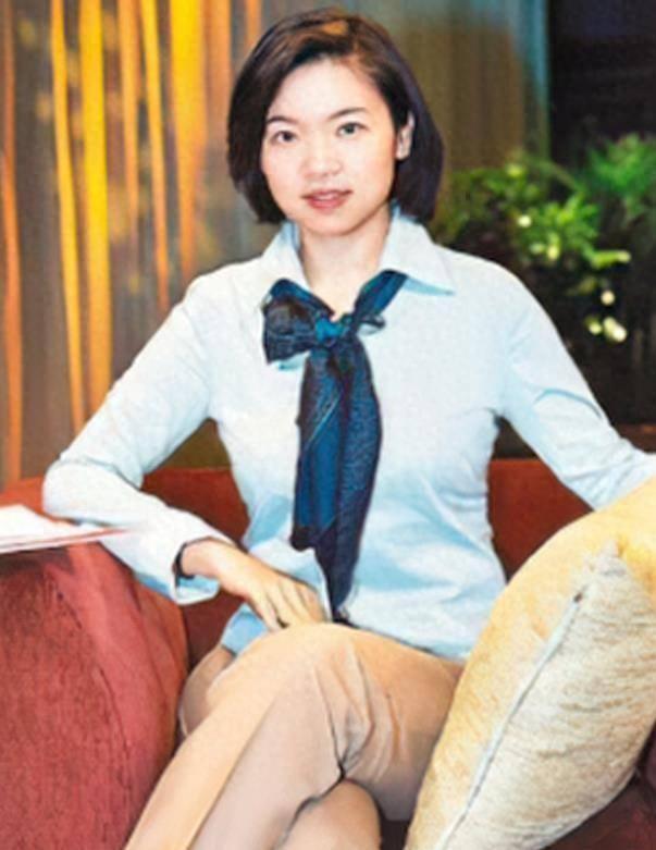 2001年璩美凤遭好友背叛，私密光碟全台发售，事后：怪自己太愚蠢

【2001年
