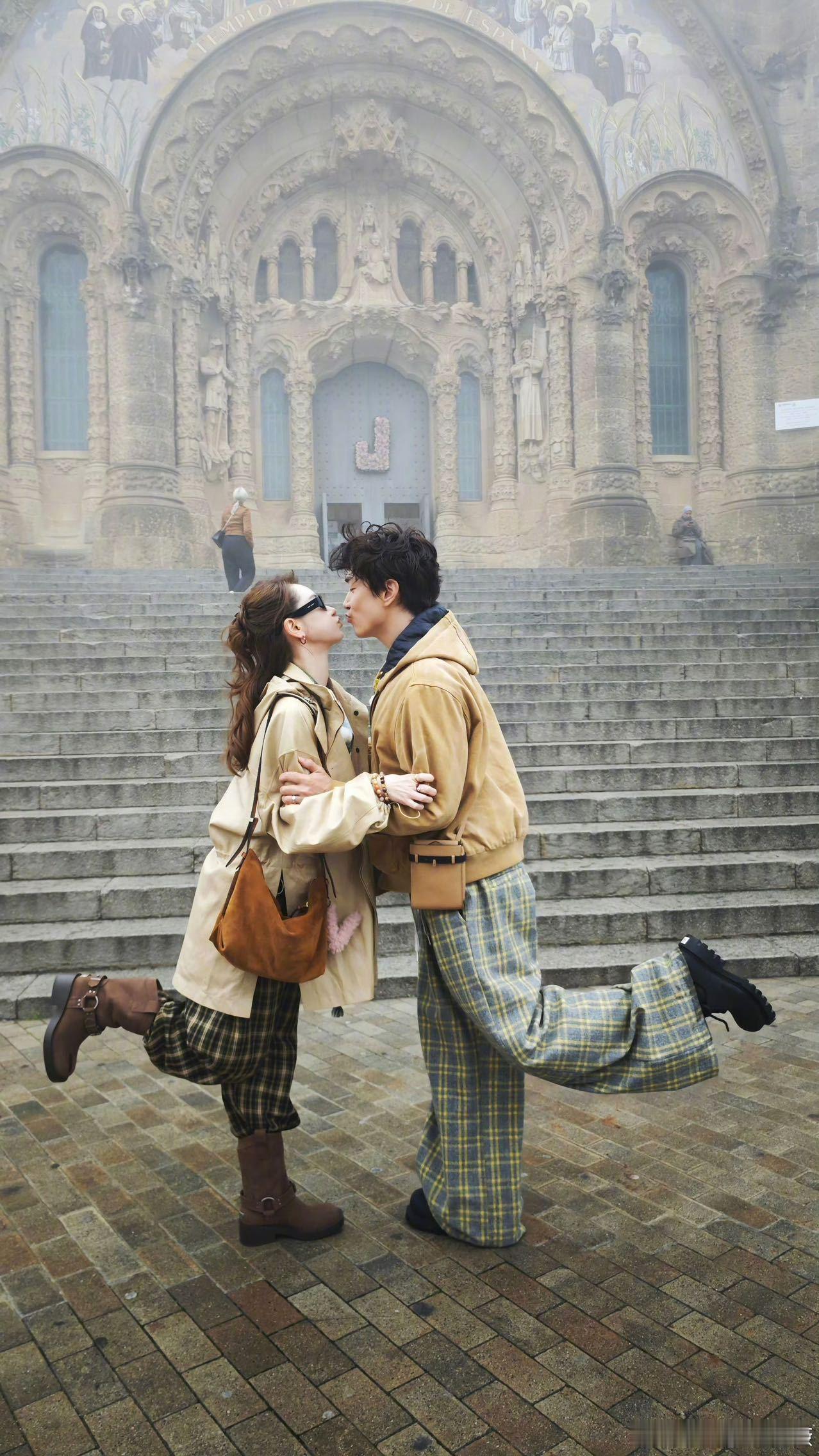 戚薇你这样李承铉怎么办戚薇这段游戏互动把“缘分”玩出了新高度，这个重合度让人看着