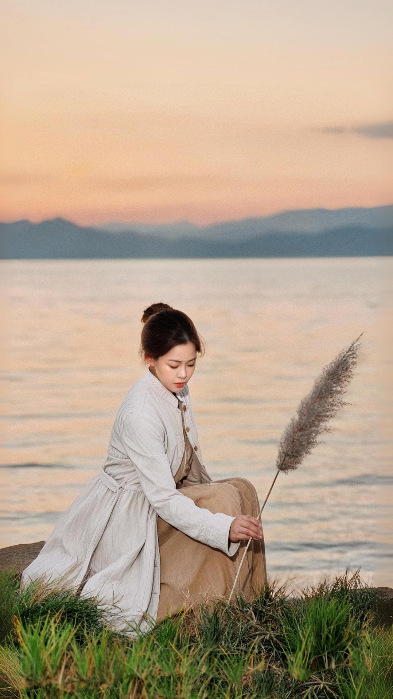 有谁和我一样，一个人过中秋节呀？你是不是以为我一个人很孤独？不！孤独是一个人的狂