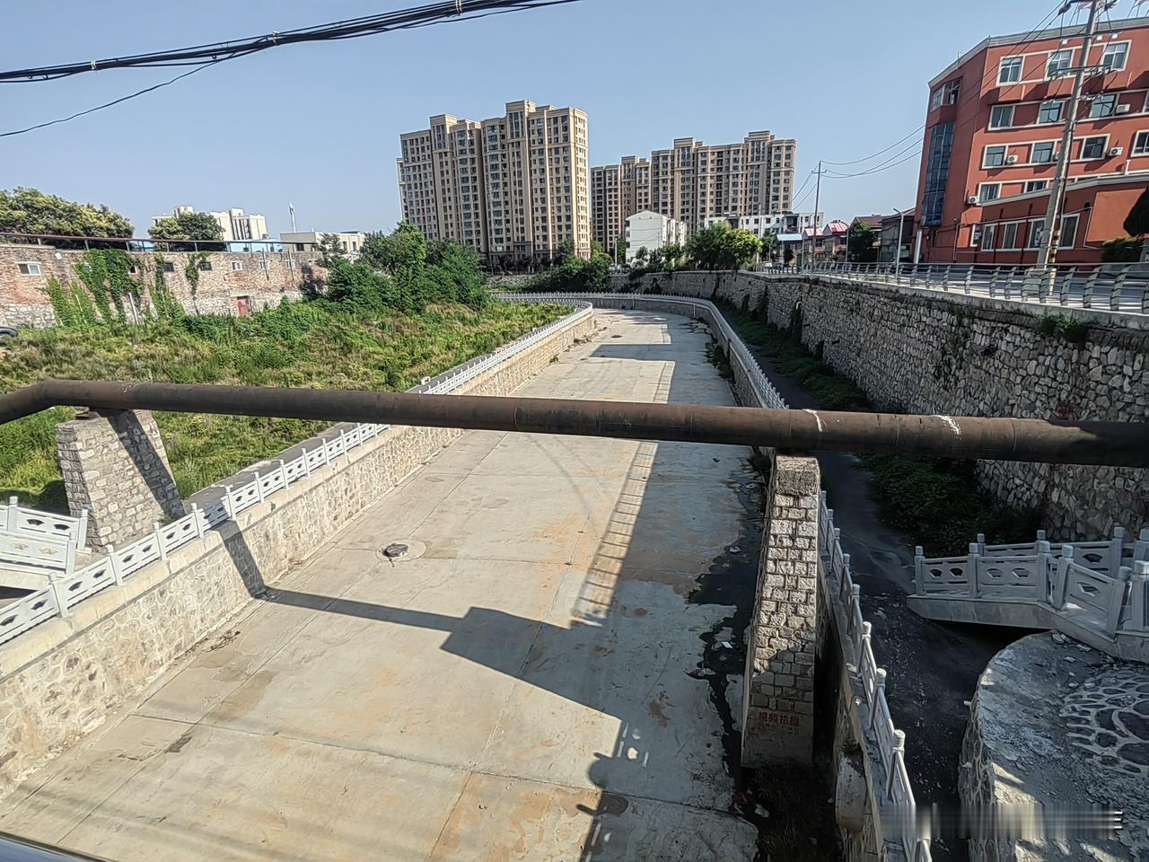 北环路这条河从来都没有见到有水过，现在看起来建设的跟游玩场地一样
焦作是一个有山