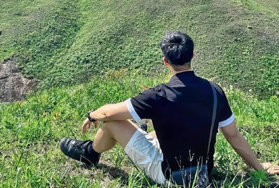 我兄弟找我借15万，
手里钱不够，从别处借了8万，
一起微信上转给他了，
一个月