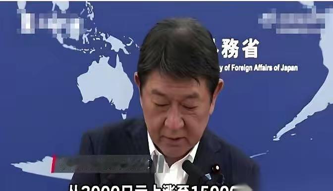 7月1日的日历一翻开，中日两边在同一天，各自往桌上拍出了一份新规矩。

中国这边
