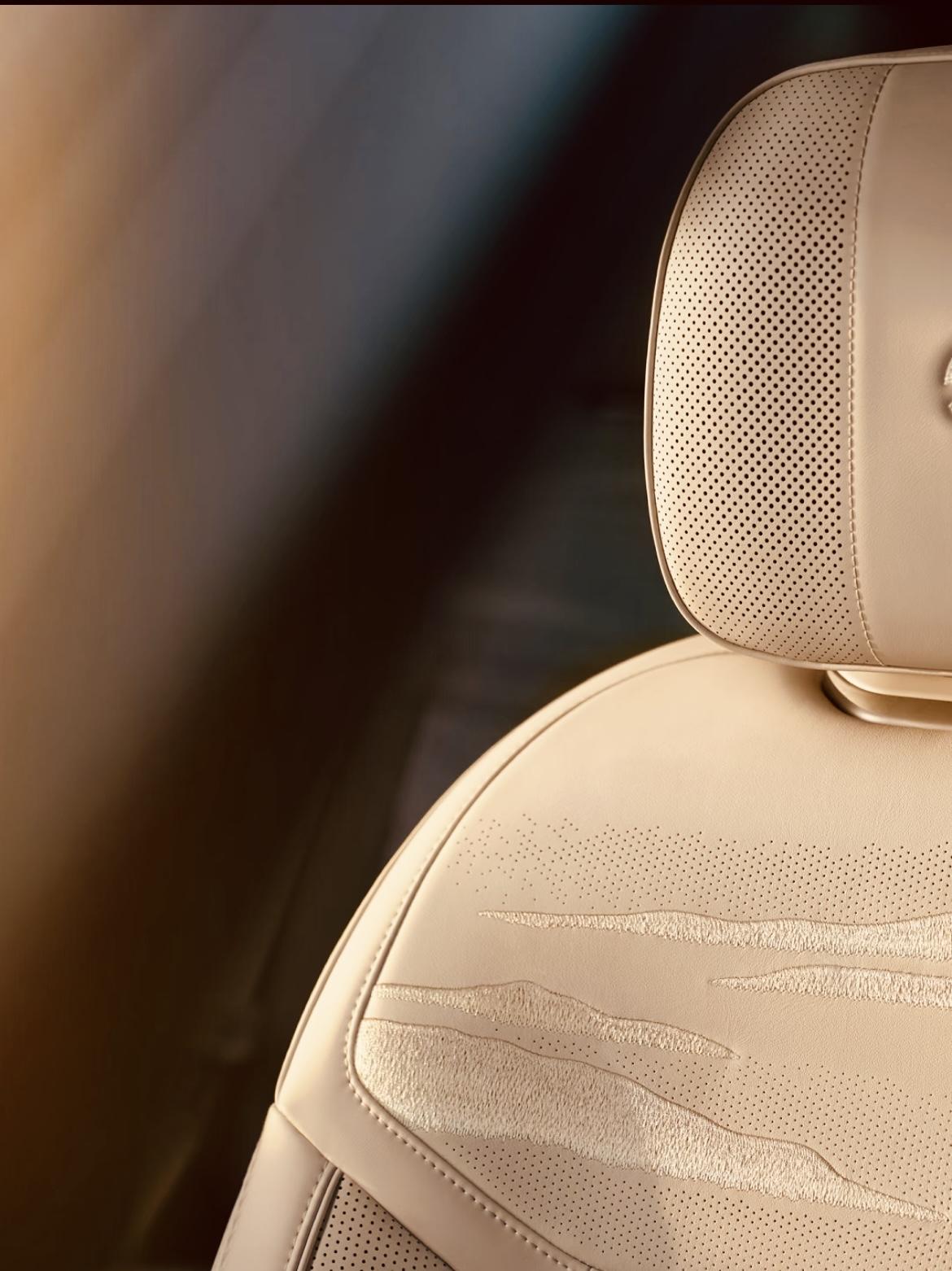 行业首创，将宋代极简美学与豪车融合。蔚来ES9展示了真正的中华文化审美和现代工业