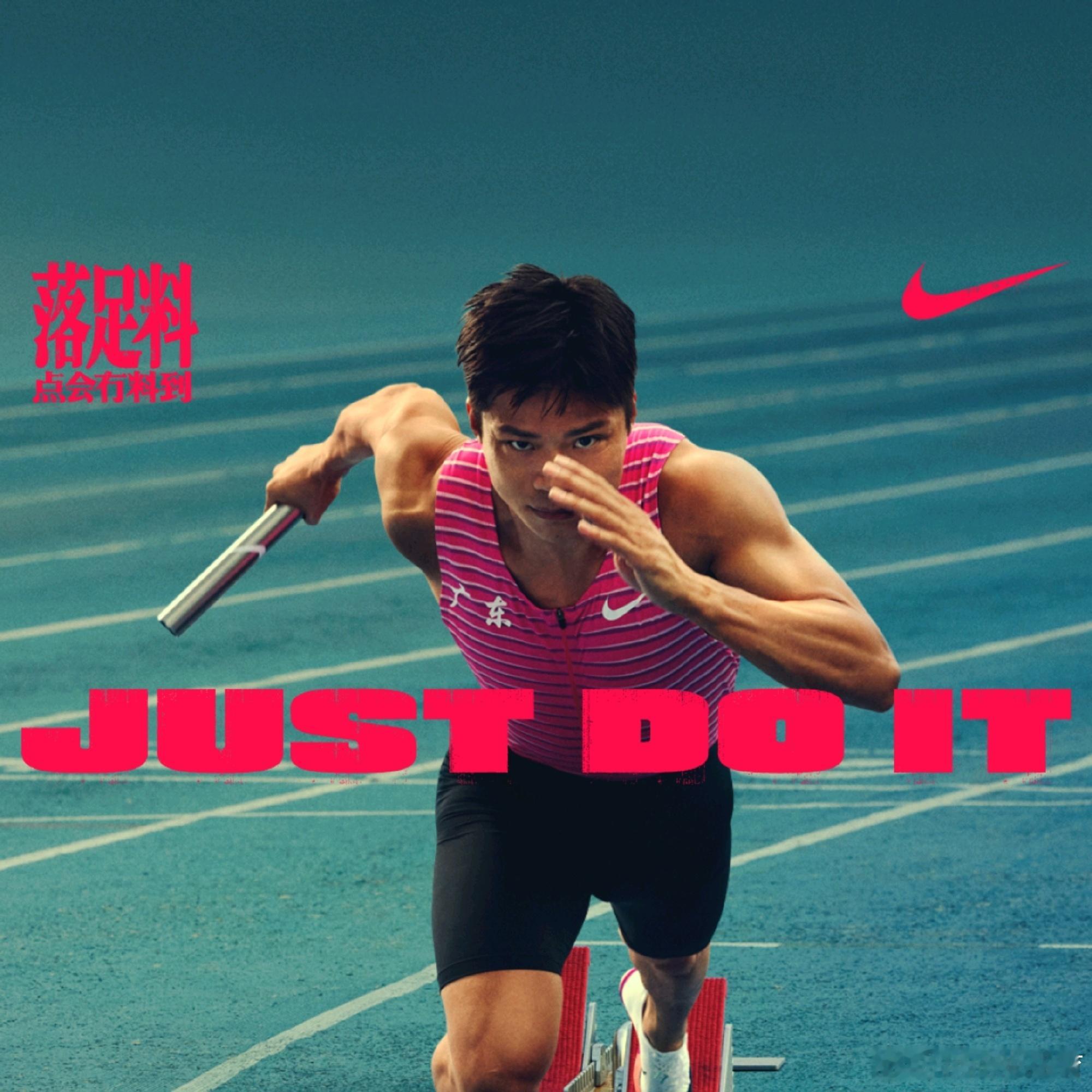 曾经在国家体育总局的田径馆采访苏炳添，他席地而坐侃侃而谈，阳光自信；也曾在大屏幕