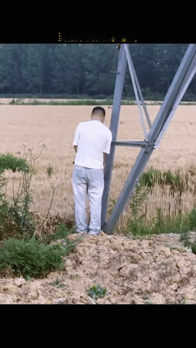 当你朋友在路边尿急时， ​​​