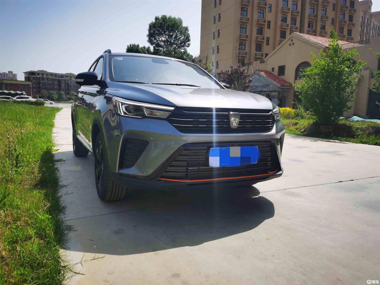 【车主：多功能的方向盘是带有电子辅助功能的，所以在保证了精准度的同时倒车或者爬坡