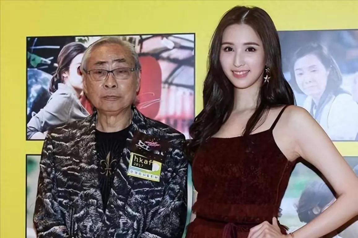太现实了，曾经被捧在手心的体操冠军，却被父亲“做媒”谈了一场“爷孙恋”！

何世