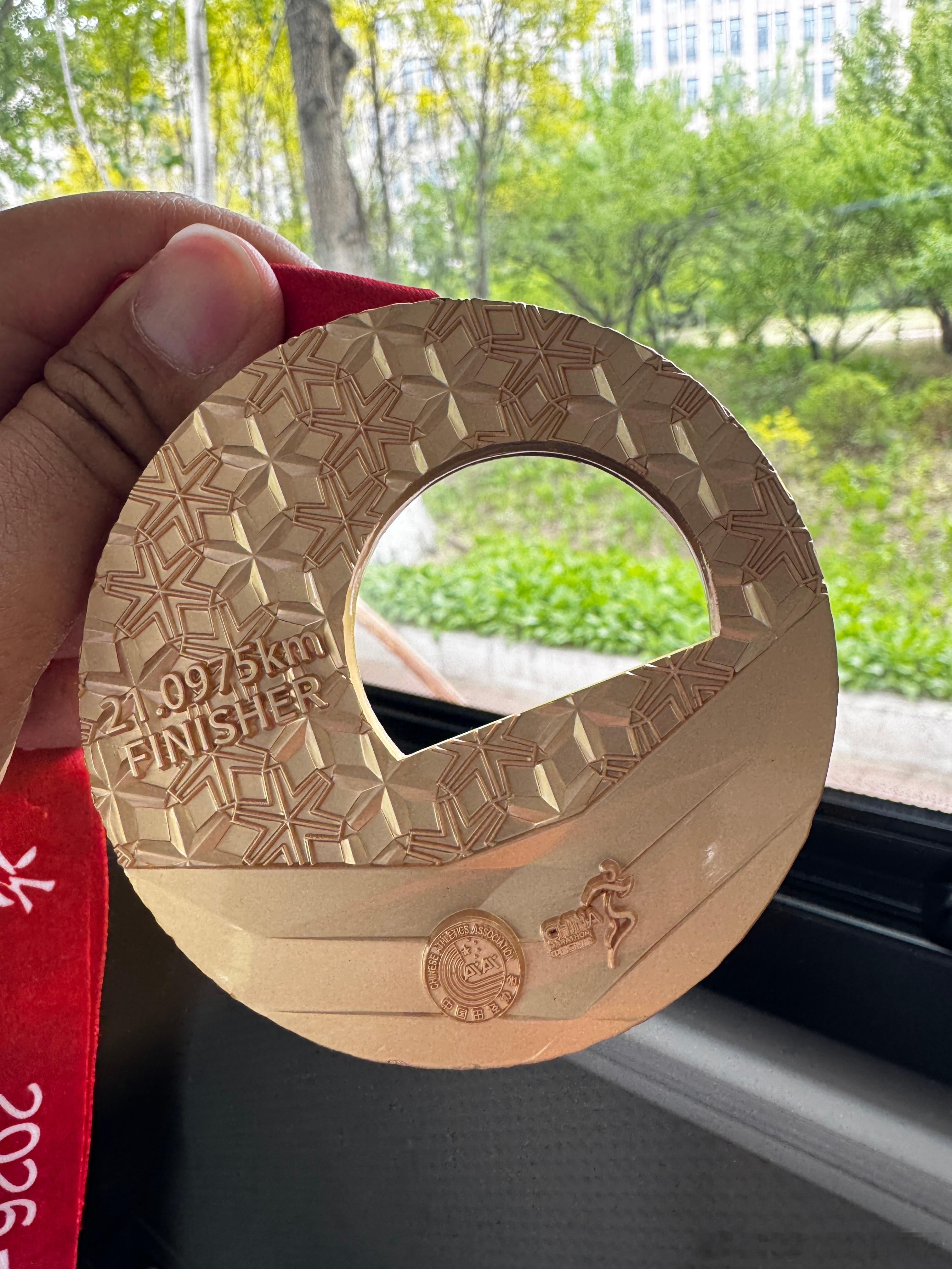 这回长春马拉松，借着红旗的名额去跑的。比拼持久耐力与快速补给效率，日常出行用车同