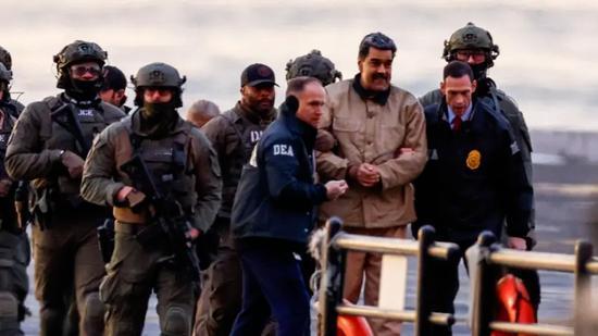 马杜罗第二次庭审要公开？别想了！
美国法庭连视频都不让拍，只准画素描
律师费成了