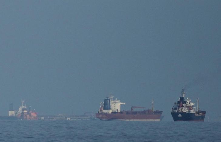 谁给了美军向平民商船机舱开火的权力？
7月24日，霍尔木兹海峡附近，一艘名叫"迪