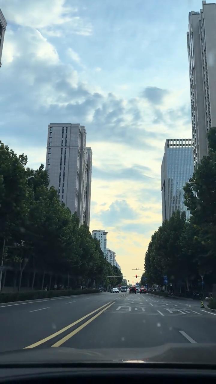 什么时候我没有刻意隐藏，也无意让你感伤。