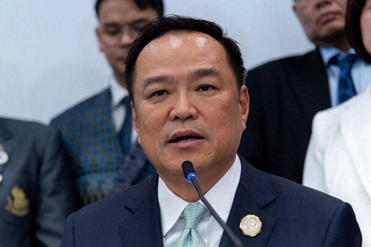 “有感泰国总理在俄罗斯姐弟遇害后第一时间出来表态说是：泰国的巨大耻辱！而再想想2