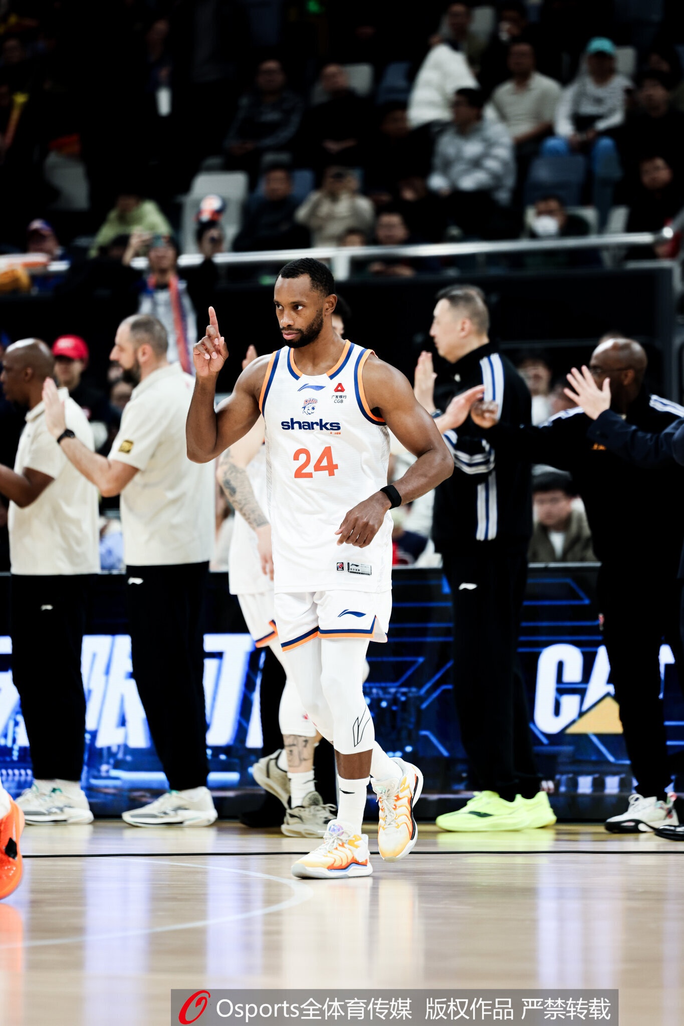 攻坚利器！弗格半场13分钟7中4砍18分 罚球6中6