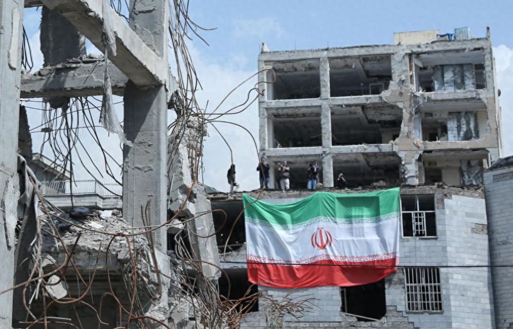 伊朗捡大便宜了！美国靠空袭推翻伊朗政权根本没戏！60天大限在即，参议院5次否决限