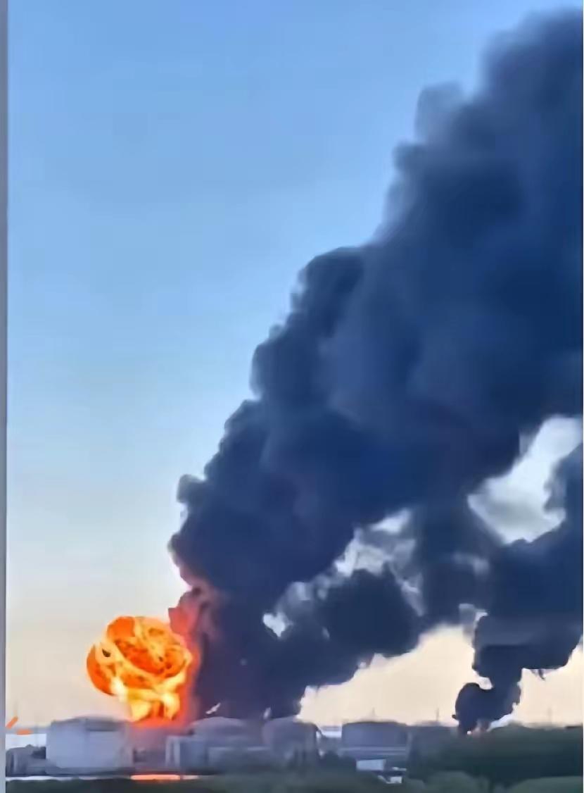 炸了，伊朗真的敢动手了。

当地时间7月12日，伊朗伊斯兰革命卫队航空航天部队突