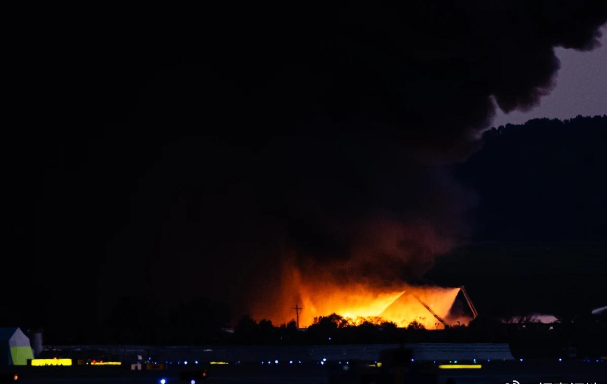 （美联社）——周二，一架 UPS 货机从路易斯维尔机场起飞时坠毁，造成至少 7 