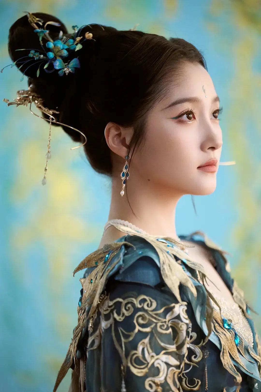 来看关晓彤的新造型，还有没有机会再闯一次古偶圈？ 