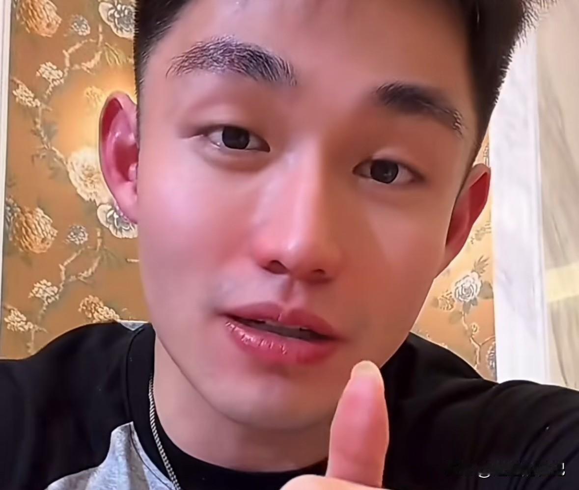 任任种的眉毛真丑，稀松没有一点生机，感觉做的太宽，太散，跟他的脸不匹配。

任任