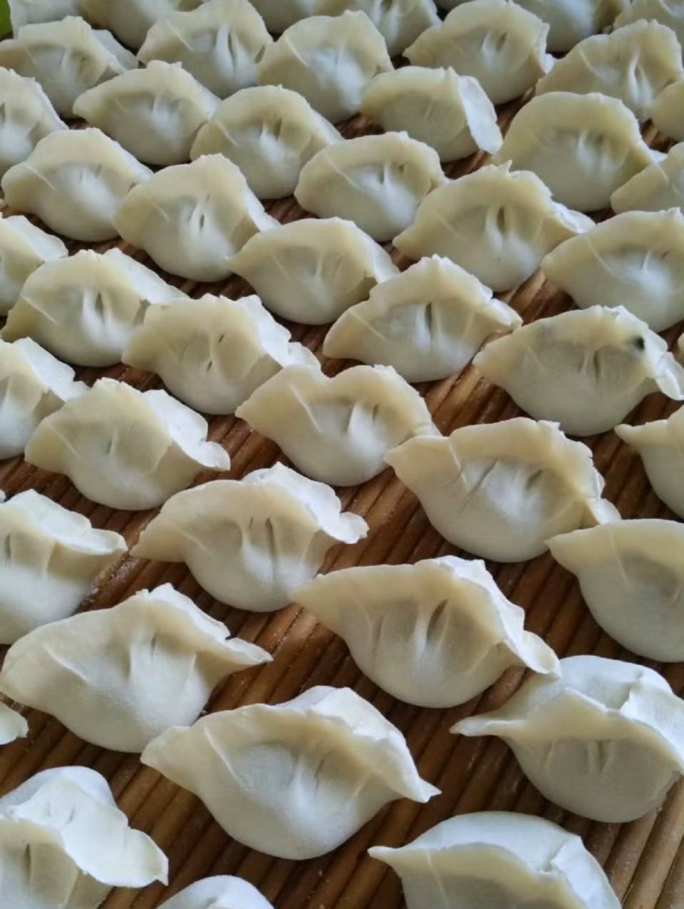 今晚吃什么？那必须是饺子，因为75年前我们的志愿军平安夜包了美军饺子！ 