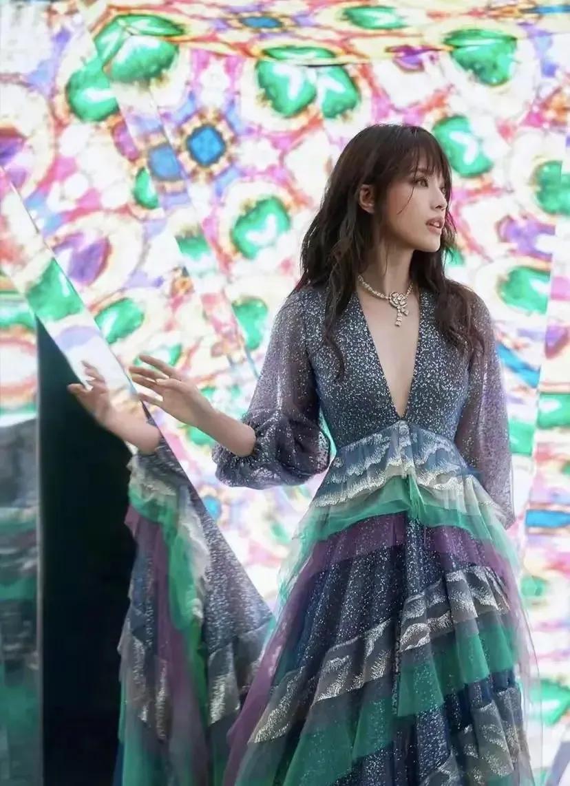 #记录我的2024#
你敢相信这是快50岁的女人吗？
舒淇这个造型好显嫩，看起来