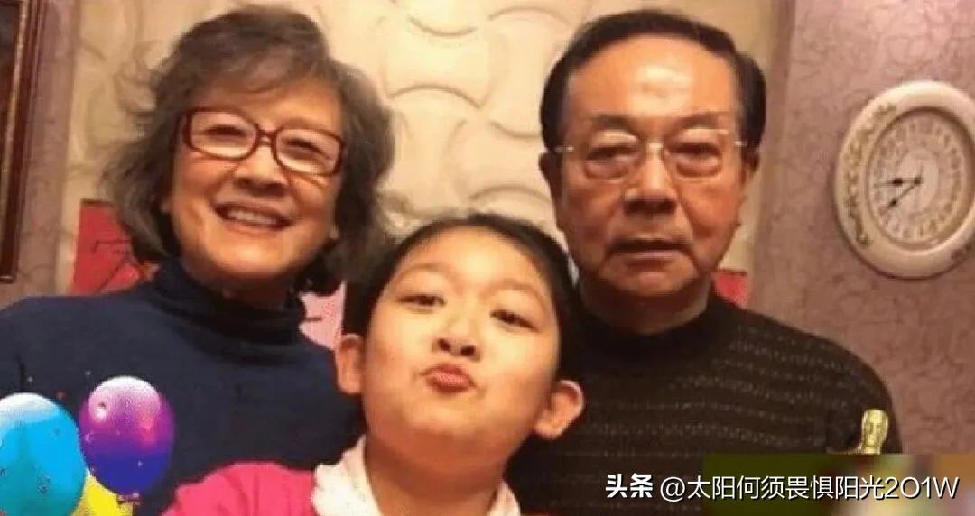 61岁宋春丽和丈夫丁克了30多年，突然一天，好友邓婕来到她的家中做客，一进门看到