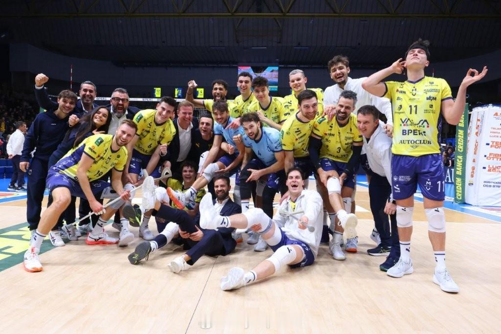 【意超男排摩德纳3-1送鲁贝两连败 升至联赛第四】国际排坛战报速递 12月6日摩