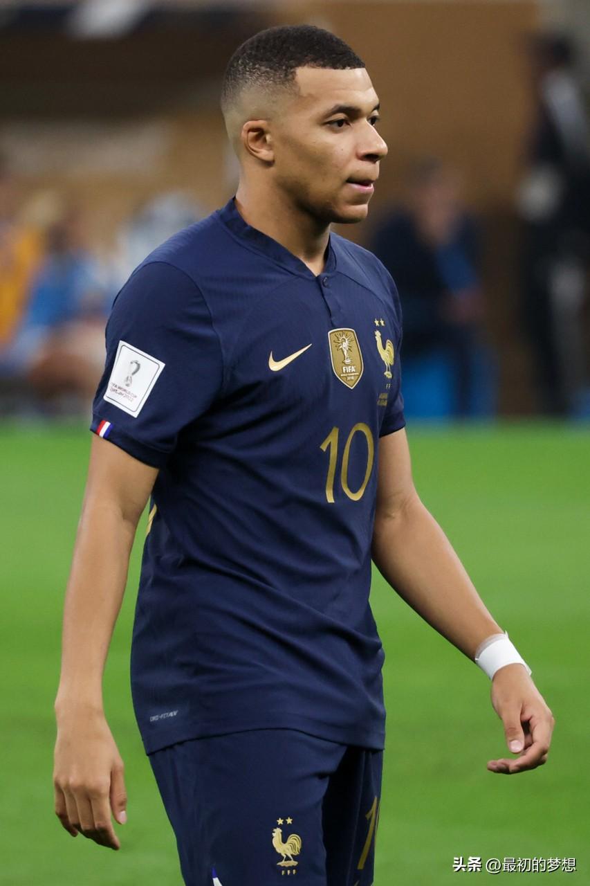 21世纪法国足坛不同位置最强五人！大家认同吗？

前锋
1姆巴佩
2亨利
3本泽