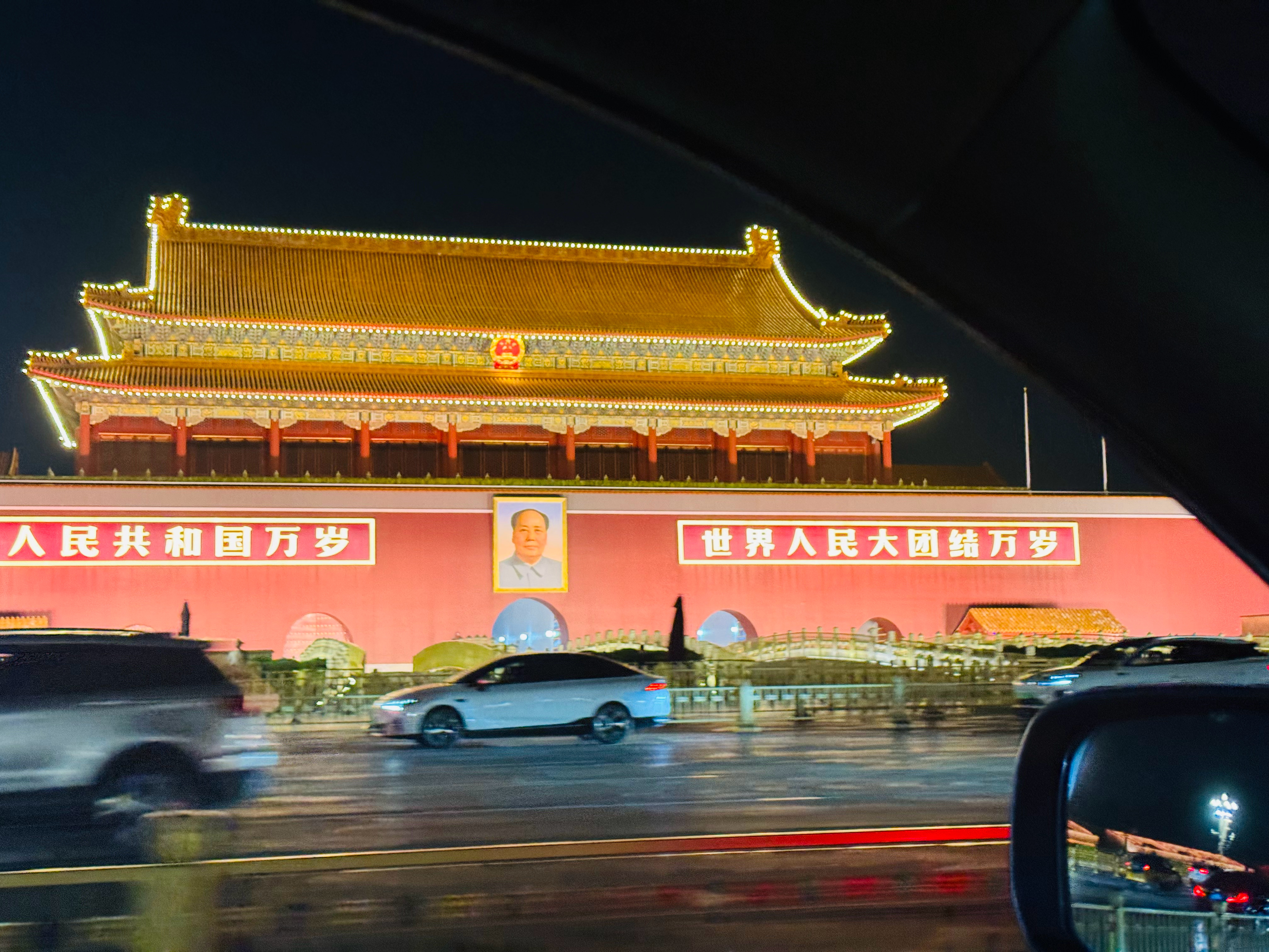 逗号去过很多次天安门，有一次我还带她住过人民大会堂宾馆。五六岁时，她还能说出“妈