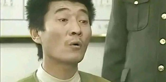 2002年，广西钟山的小县城，一个种地的农民揣着炸药，一口气炸了村委会、炸了县委