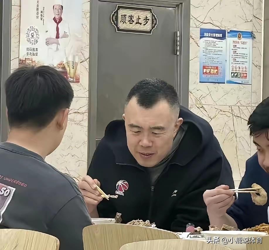 放着50万高薪不拿，
非要选20万编制图啥？
 
一辈子打球攒下八千万身家，早就