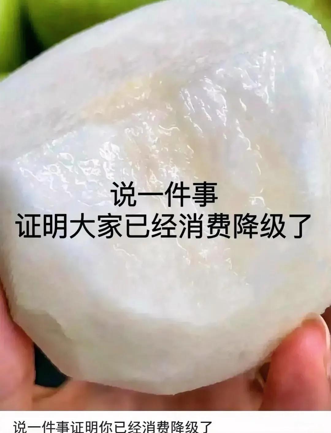 以前过季总会买几件衣服，今年愣是忍住一件衣服都没买，突然发现就算十年不买衣服，衣