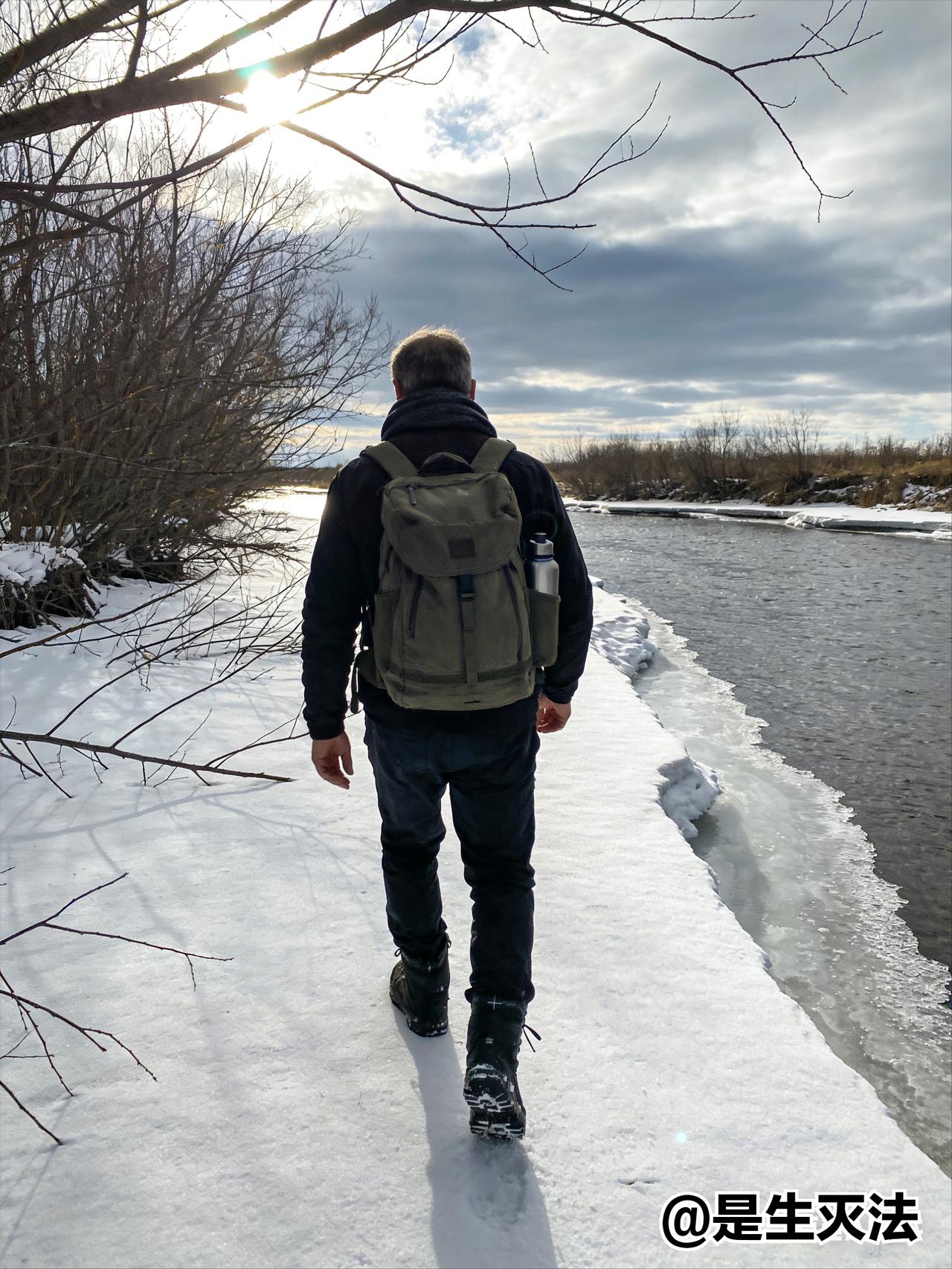 一位复旦大学教授醍醐灌顶的话：
“三十岁前走，短命；四十来岁走，可惜；五十来岁走