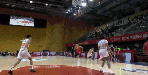 杨曦皓太敢了！正面硬刚郭艾伦结结实实摁帽不留情面龙狮男篮vs福建男篮