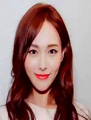 刷到罗晋给唐嫣提裙子的视频，一下子就被甜到了。可甜完了，心里又有点堵。

想当初