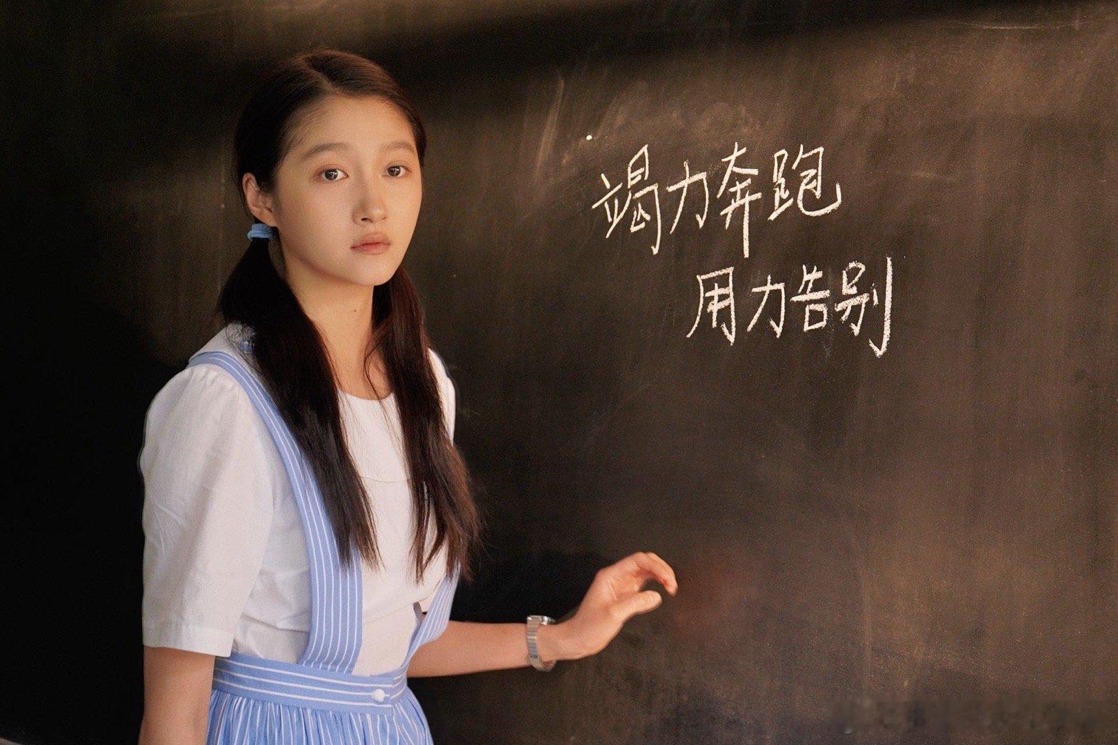 小巷人家实时收视率破1  《小巷人家》热播，关晓彤表现堪称惊艳，助力实时收视率破