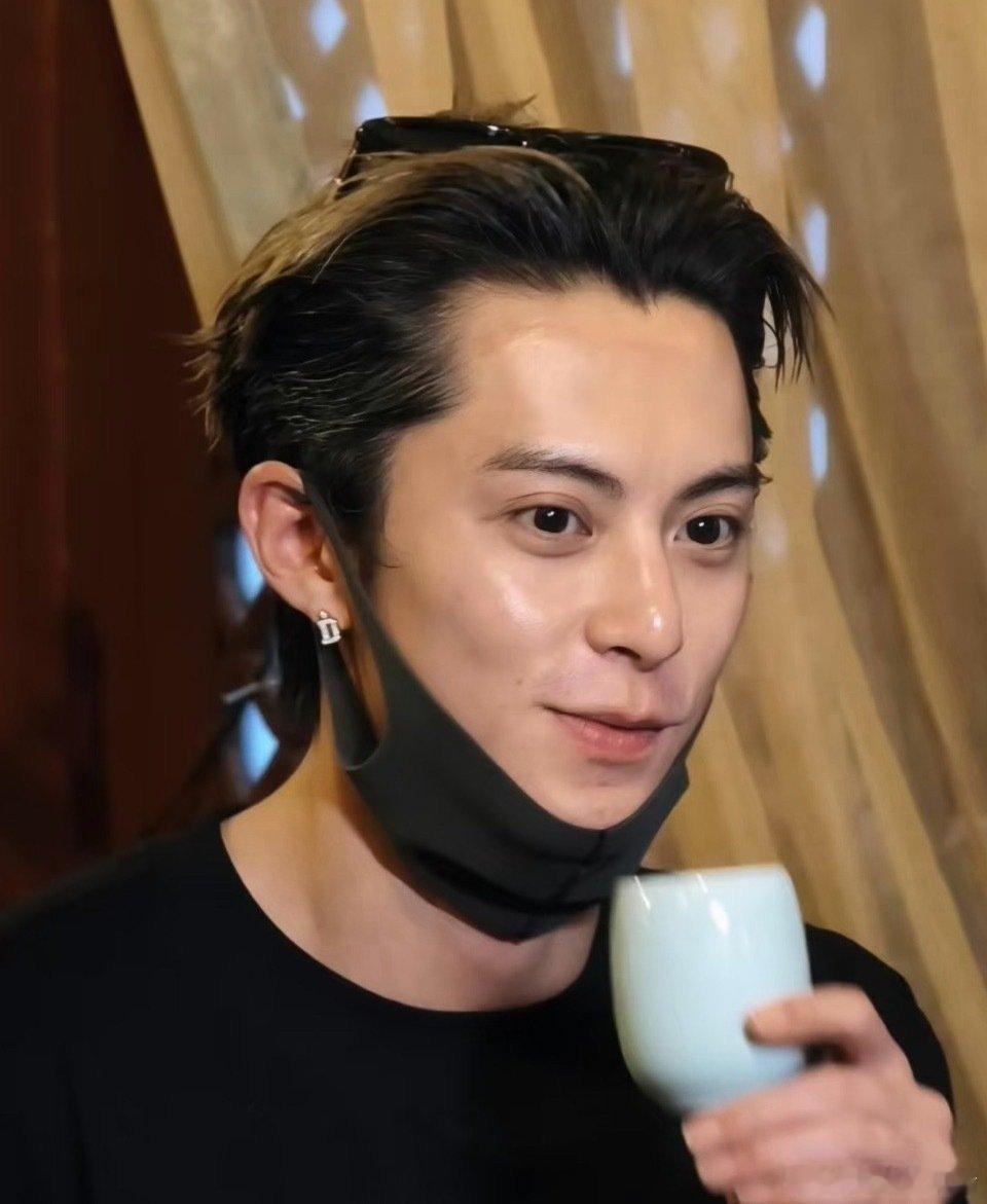 这就是粉丝眼中的神颜呐 