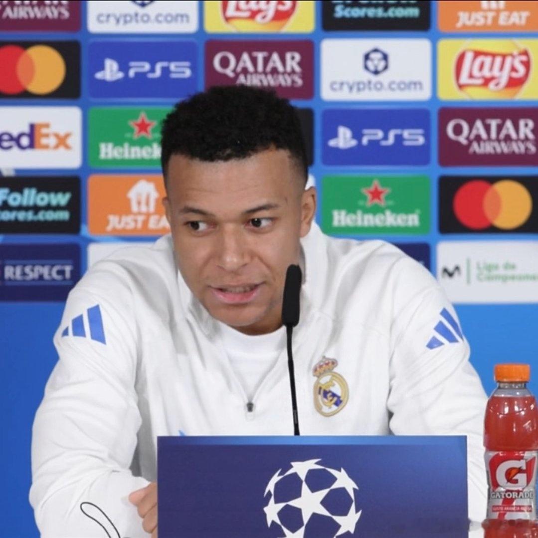 01月19日 欧冠皇马对阵摩纳哥的赛前，姆巴佩出席发布会，谈到了球员与阿隆索的关