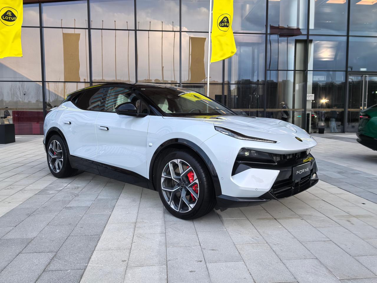 【莲花ForMe上市，超豪华品牌想卖好太不容易了！】
新能源时代，马力不值钱了，