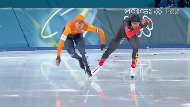 发生碰撞！荷兰选手念念有词+摊手 廉子文致歉被对方挥手击打后背