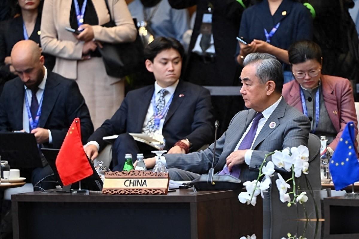 9月17日，王毅同美国国务卿卢比奥通电话，新华社的通稿很短，双方谈了两国高层交往
