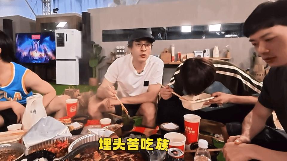 姚琛终于被看见了 七年唱跳之路，来到披哥专心成全舞台。二公被争抢不是偶然，过硬实