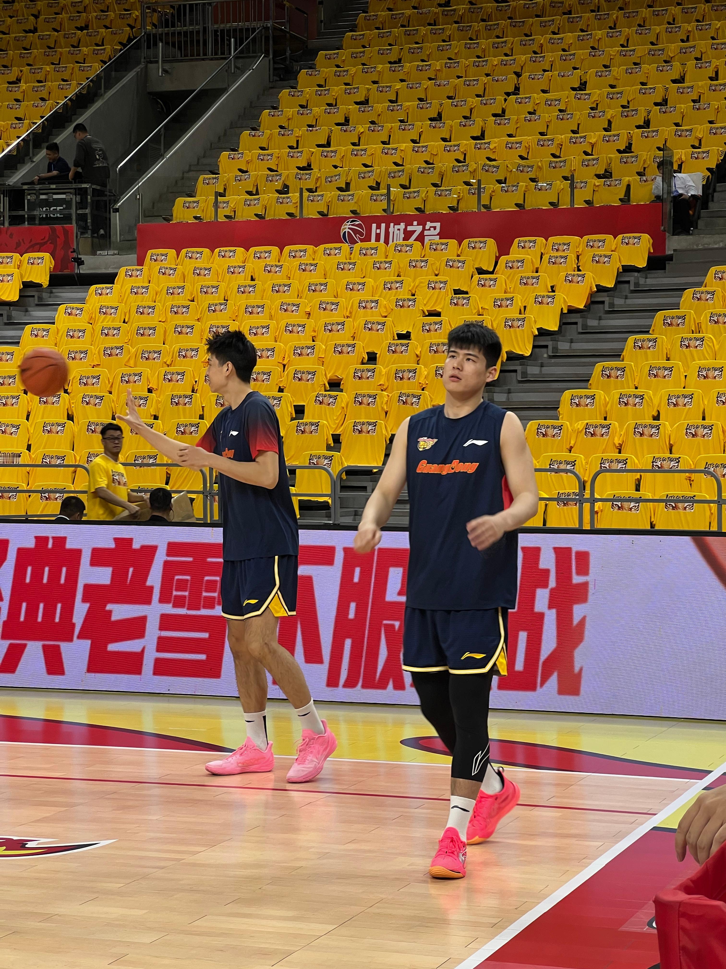哦？？家政出来热身了耶cba季后赛 东莞·东莞银行篮球中心
