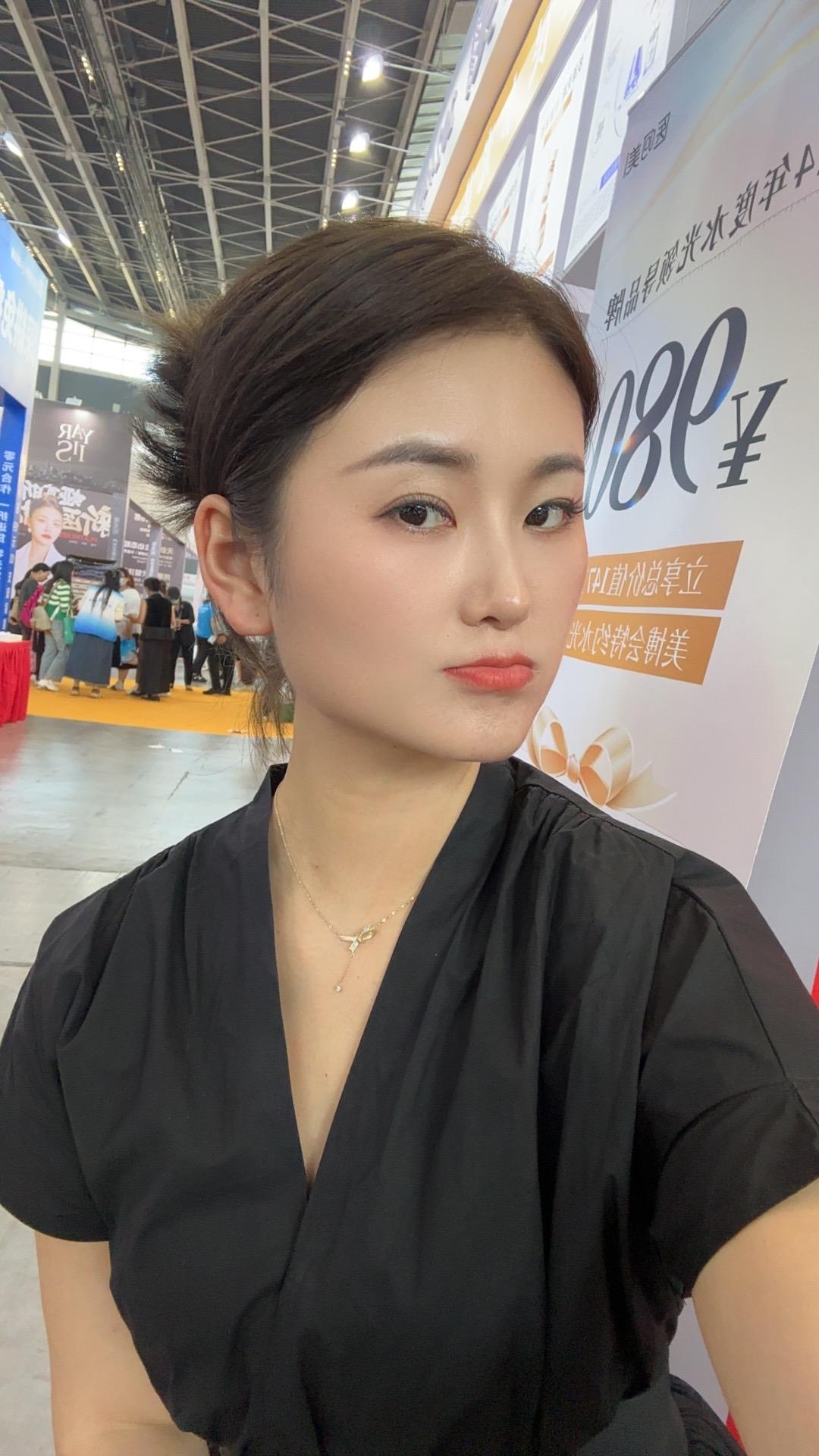 我只是离婚而已，净身出户负债累累而已，又不是犯了什么罪，带着3个孩子又不是十恶不