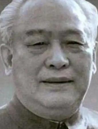 1960年寒冬，石油部长余秋里为救大庆油井，求罗瑞卿派飞机运5吨焊条，罗总长怒斥