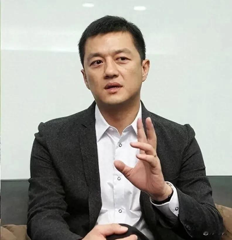 李亚鹏是名校毕业的，情商也高，演技也在线，但是呢，这个人好像前半生过得太顺了。