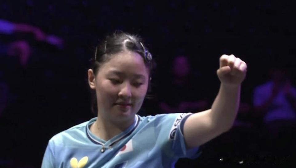 张本美和：18岁，世界排名第三，关键时刻稳如泰山，比分落后也面不改色，在赛场上攻