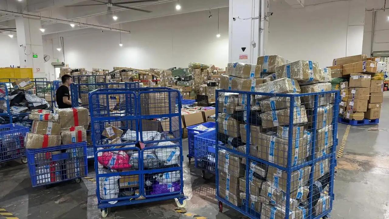 [太阳]乌克兰后方物流正在承受一种比“炸掉一座仓库”更长期的压力：大型集中式仓储